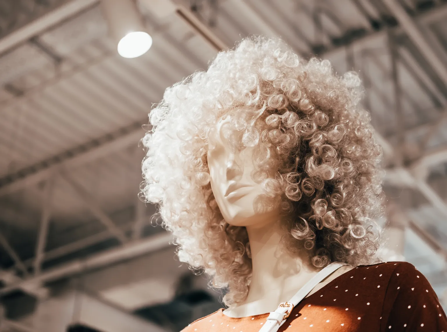 Wholesale Colored Wigs: Synthetic Fiber Pigmentation and B2B Sourcing